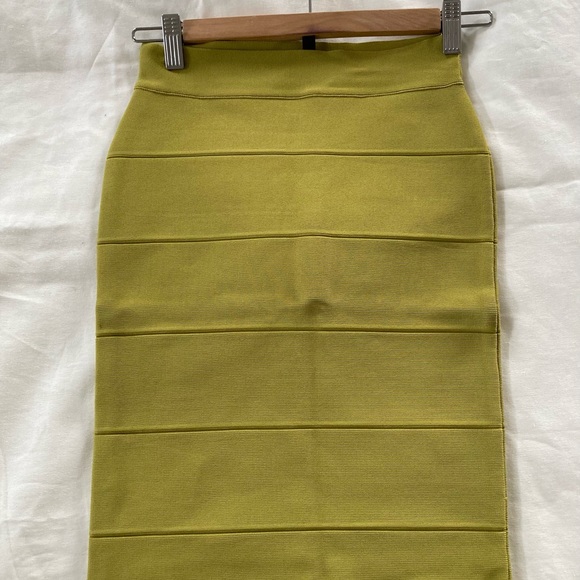 BCBG knee length bandage skirt - Picture 5 of 5
